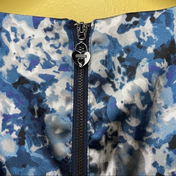 36. Guess Blue Floral Bodycon Cocktail Dress - Picture 5 of 8